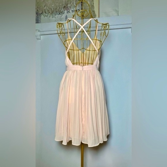 NWT Endless Rose Revolve V-Neck Pleated Mini Dress with Braided Back Straps, XS - Picture 4 of 14